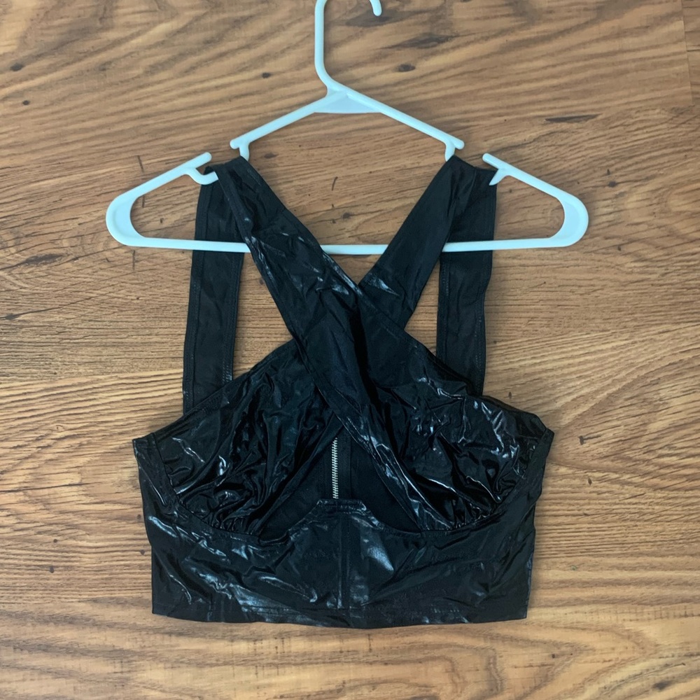 Cris cross black top